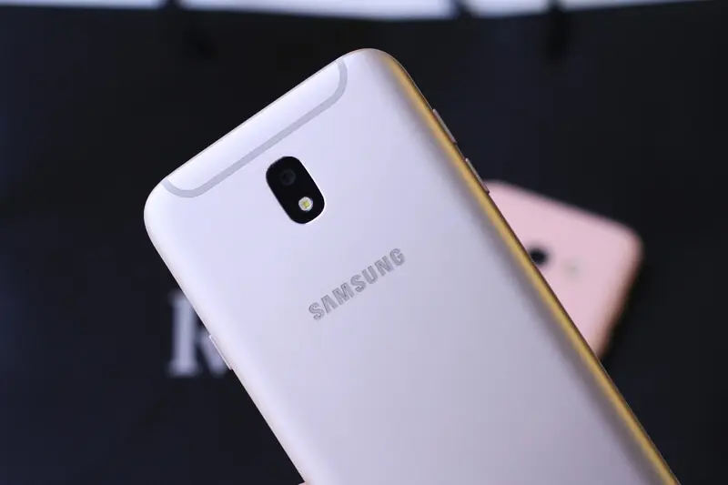 Samsung Galaxy A3 vs J7