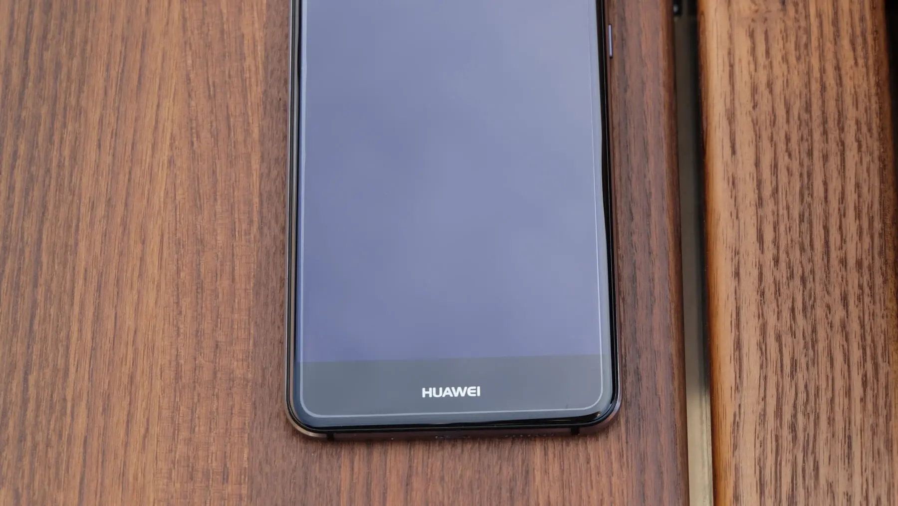 Huawei P10 Lite – младший брат в коротких штанишках